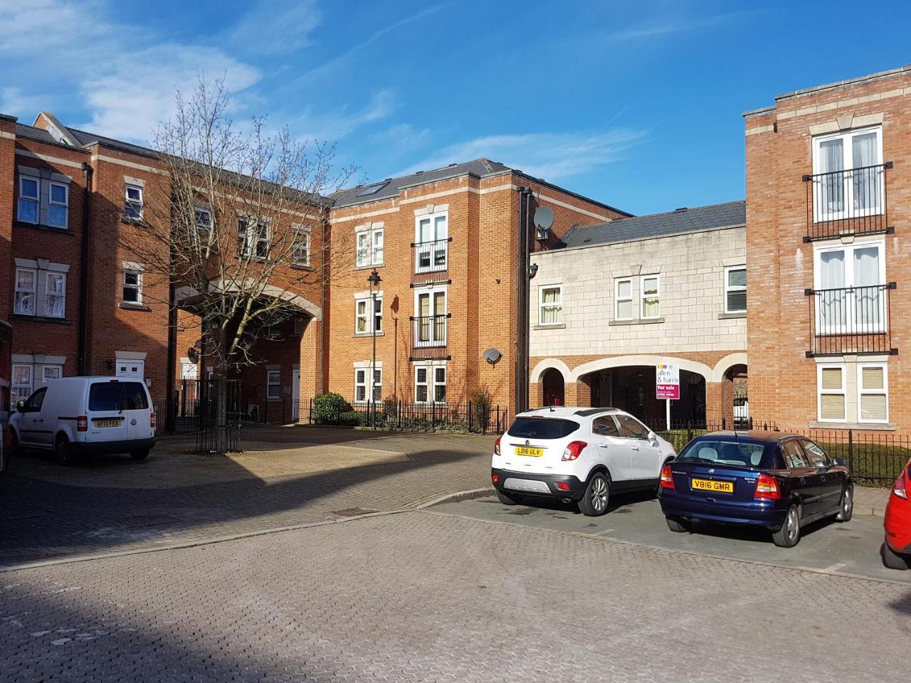 Godwin Court Apartments Swindon Kültér fotó
